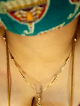 Snapshot of tuttifrutti17 chatting on December 27, 2024, 6:42 pm tuttifrutti17 online show from December 27, 2024, 6:42 pm