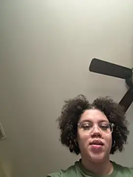 Snapshot of QueenNuttCollector chatting on March 12, 2026, 5:17 pm QueenNuttCollector online show from March 12, 2026, 5:17 pm