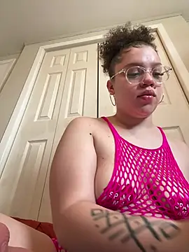 Snapshot of QueenNuttCollector chatting on April 3, 2026, 6:14 pm QueenNuttCollector online show from April 3, 2026, 6:14 pm