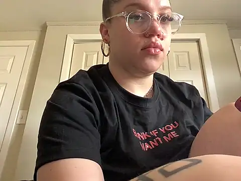 Snapshot of QueenNuttCollector chatting on April 7, 2026, 3:03 pm QueenNuttCollector online show from April 7, 2026, 3:03 pm