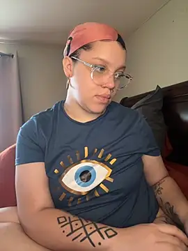 Snapshot of QueenNuttCollector chatting on September 24, 2025, 2:23 pm QueenNuttCollector online show from September 24, 2025, 2:23 pm