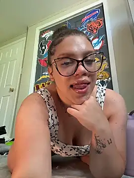 QueenNuttCollector online show from June 20, 2026, 6:35 pm
