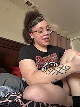 QueenNuttCollector online show from February 6, 2026, 5:31 pm