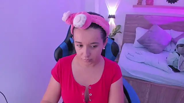 izaro22 online show from September 24, 2025, 2:18 am