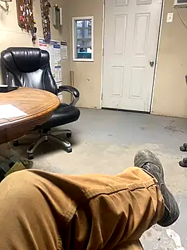 Snapshot of Themechanic420 chatting on December 3, 2024, 7:06 pm Themechanic420 online show from December 3, 2024, 7:06 pm