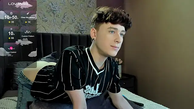 Snapshot of _YummyTony_ chatting on February 26, 2026, 1:44 pm YummyTony online show from February 26, 2026, 1:44 pm