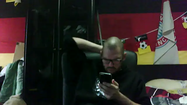 Die-geile-Sau online show from November 30, 2025, 1:01 pm