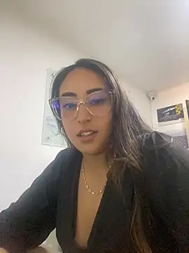 Vaiolet a online show from July 17, 2026, 9:23 pm