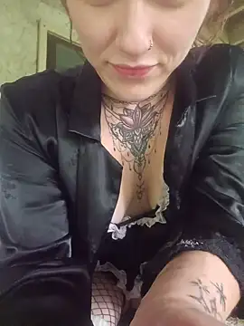 KARMICchaos xoxo online show from June 26, 2026, 12:44 pm