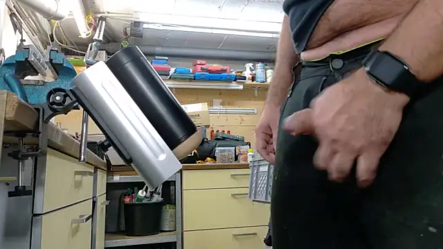 Nikeyone2 online show from October 29, 2025, 9:41 am