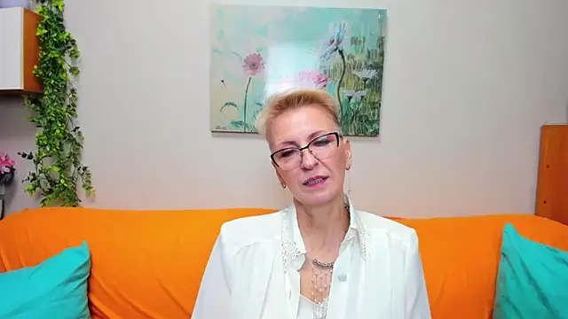 iamyourdream89 online show from December 21, 2025, 7:43 am