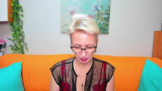 iamyourdream89 online show from November 18, 2025, 12:30 pm