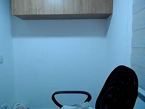 Danna Ross  online show from November 11, 2025, 6:52 am