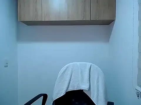 Danna Ross  online show from November 14, 2025, 4:38 am