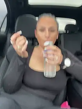 Snapshot of Mia-Bremer chatting on February 26, 2025, 1:32 pm Mia-Bremer online show from February 26, 2025, 1:32 pm