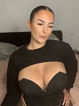 Snapshot of Mia-Bremer chatting on September 12, 2025, 10:15 am Mia-Bremer online show from September 12, 2025, 10:15 am