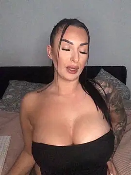 Snapshot of Mia-Bremer chatting on November 8, 2025, 9:57 am Mia-Bremer online show from November 8, 2025, 9:57 am