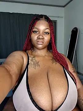 Snapshot of Yung-Missy chatting on October 4, 2025, 8:21 pm Yung-Missy online show from October 4, 2025, 8:21 pm