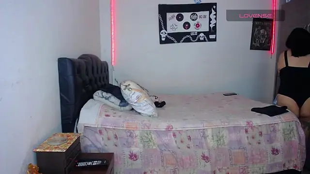 Snapshot of pinky_violeta chatting on March 26, 2026, 1:42 pm pinky violeta online show from March 26, 2026, 1:42 pm