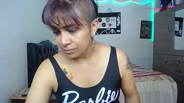 Snapshot of pinky_violeta chatting on April 8, 2026, 3:02 pm pinky violeta online show from April 8, 2026, 3:02 pm