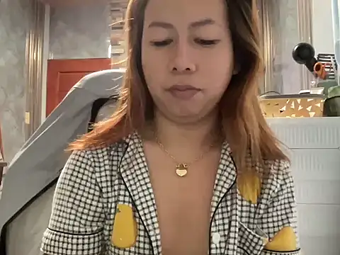 Snapshot of UrLove_Marga chatting on May 2, 2026, 10:48 pm UrLove Marga online show from May 2, 2026, 10:48 pm