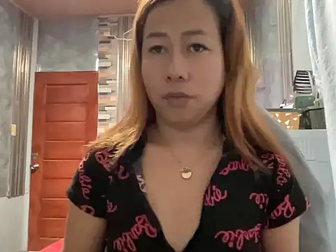 Snapshot of UrLove_Marga chatting on May 3, 2026, 10:02 pm UrLove Marga online show from May 3, 2026, 10:02 pm