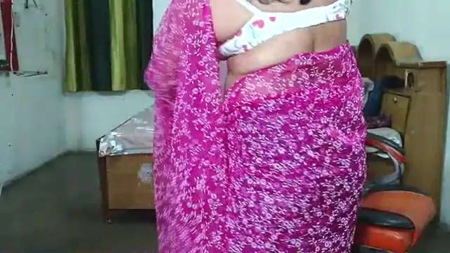 Snapshot of Cute_Mahi22 chatting on February 3, 2026, 6:33 am Cute Mahi22 online show from February 3, 2026, 6:33 am