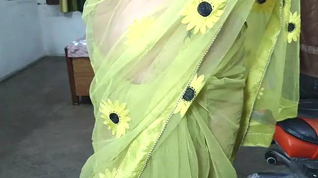 Snapshot of Cute_Mahi22 chatting on March 1, 2026, 2:44 am Cute Mahi22 online show from March 1, 2026, 2:44 am