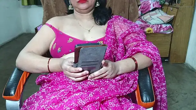 Snapshot of Cute_Mahi22 chatting on February 10, 2026, 8:02 am Cute Mahi22 online show from February 10, 2026, 8:02 am