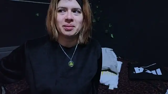 Carlafoxxx online show from November 17, 2025, 12:53 pm