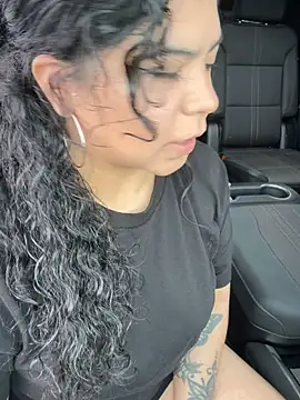 kimmiakiss22 online show from April 15, 2026, 7:58 pm