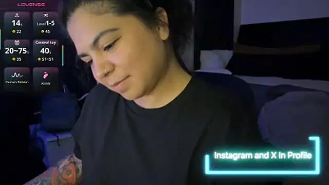 kimmiakiss22 online show from October 13, 2025, 3:30 am