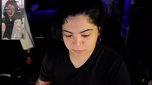 kimmiakiss22 online show from May 11, 2026, 3:19 am