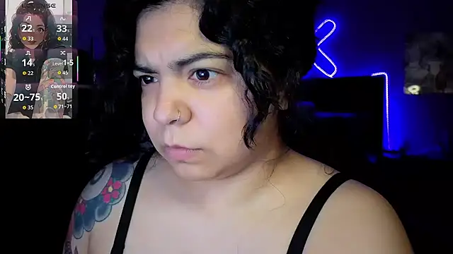 kimmiakiss22 online show from May 17, 2026, 2:22 am