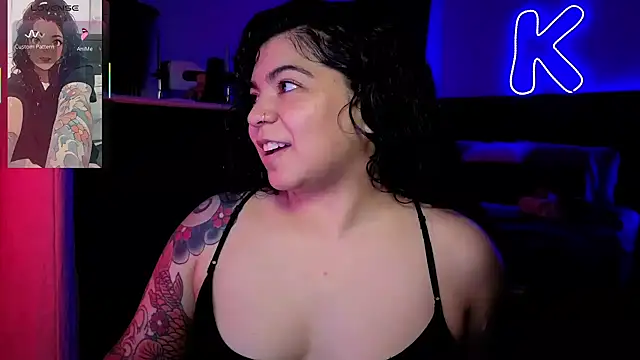 kimmiakiss22 online show from May 19, 2026, 12:15 am