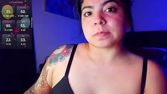 kimmiakiss22 online show from November 11, 2025, 2:39 am