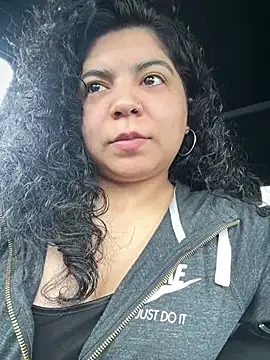 kimmiakiss22 online show from May 14, 2026, 7:33 pm