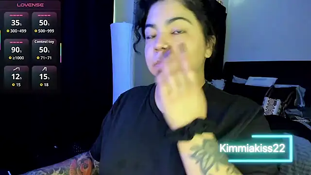 kimmiakiss22 online show from September 9, 2025, 4:16 pm