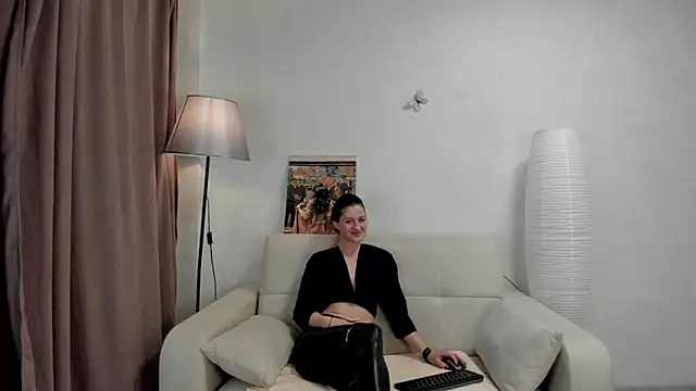 Snapshot of Katerina_Ray chatting on October 7, 2025, 1:06 am Katerina Ray online show from October 7, 2025, 1:06 am