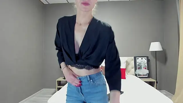 Snapshot of Katerina_Ray chatting on October 1, 2025, 8:41 am Katerina Ray online show from October 1, 2025, 8:41 am