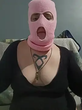 Snapshot of Lolabeluccia_xh_ chatting on December 4, 2025, 7:40 am Lolabeluccia xh online show from December 4, 2025, 7:40 am