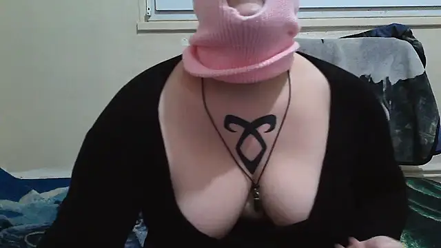 Snapshot of Lolabeluccia_xh_ chatting on December 2, 2025, 7:43 am Lolabeluccia xh online show from December 2, 2025, 7:43 am