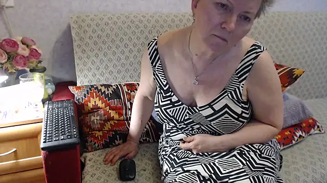 Snapshot of zarinafonliberman chatting on May 4, 2026, 5:27 pm zarinafonliberman online show from May 4, 2026, 5:27 pm