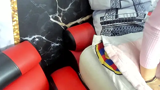 hot-threesome online show from October 2, 2025, 3:32 am