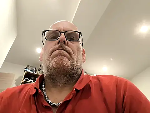 Snapshot of Tom010277 chatting on January 24, 2025, 8:11 pm Tom010277 online show from January 24, 2025, 8:11 pm