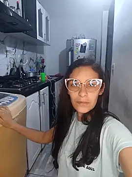 Snapshot of catire2323 chatting on April 4, 2026, 12:06 am catire2323 online show from April 4, 2026, 12:06 am