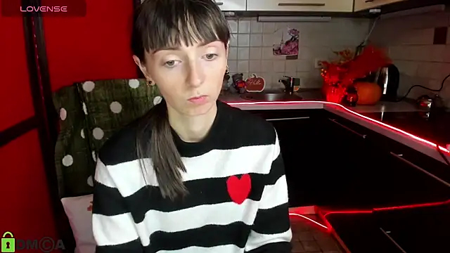 TayanaJons online show from November 18, 2025, 7:55 am