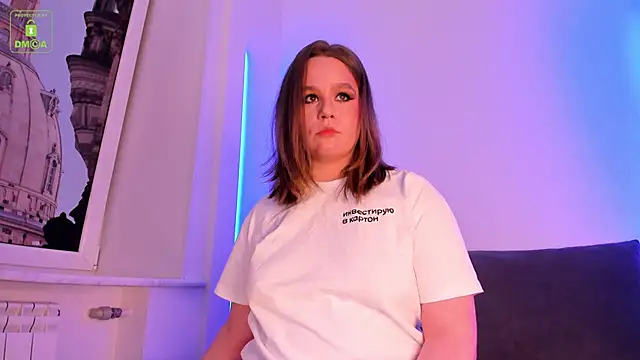 Snapshot of ErikaLust chatting on February 10, 2026, 4:22 am ErikaLust online show from February 10, 2026, 4:22 am