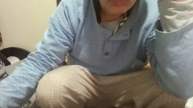 asira39 online show from November 5, 2025, 9:51 pm