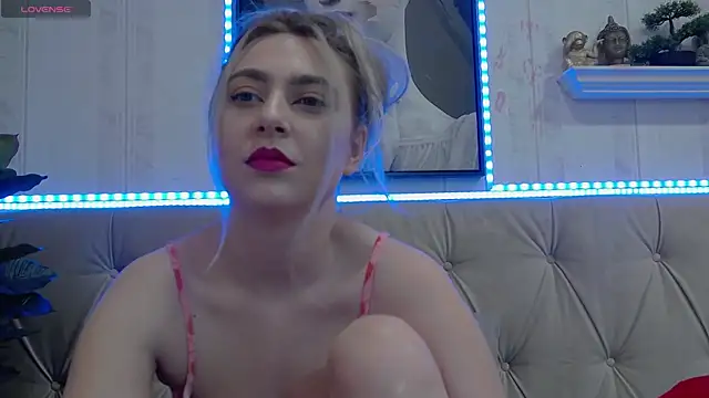 Snapshot of AvaBlue_ chatting on February 9, 2025, 7:15 am AvaBlue online show from February 9, 2025, 7:15 am